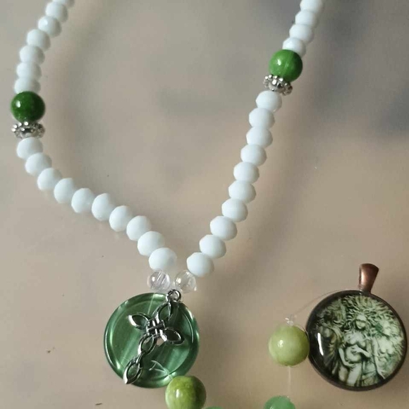 Handmade Jewelry - Green and White Artistic Glass Necklace